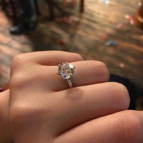 钻戒照片生活照,见证爱情与时光的印记