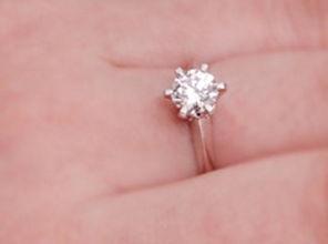 钻戒照片生活照,见证爱情与时光的印记  第2张