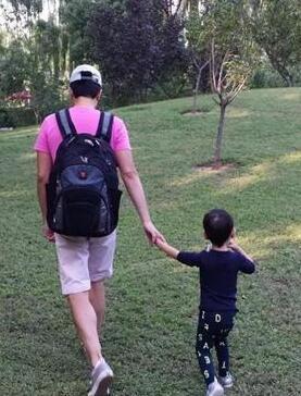 蔡国庆妈妈家庭背景,出身名门，培养出我国著名歌手的传奇故事  第3张