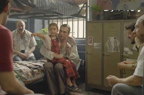 七号房的礼物演员,温情演绎，亲情与希望的力量